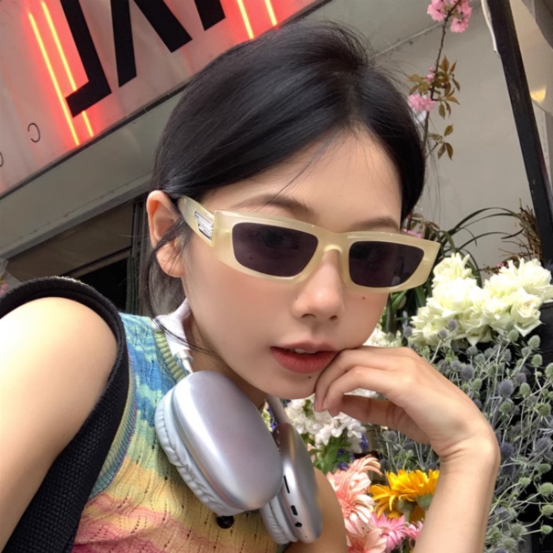 (YUZHU) Western Fashion Jelly Frame Kacamata Hitam Y2K Square Simple Sunglasses