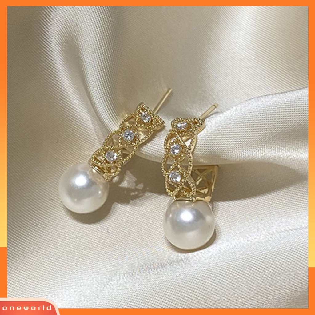 [WOD] 1pasang Anting Hoop Bersinar Mutiara Imitasi Temperamen Elegan Geometris Hias Hadiah Wanita Berongga Keluar Anting Lingkaran Perhiasan Fashion Untuk Perjamuan