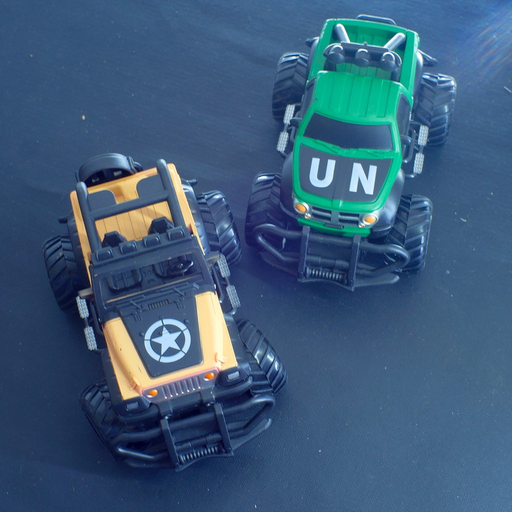 Mainan Mobil-Mobilan Mobil Remot R/C Mini Car Military Model SUV dan JEEP