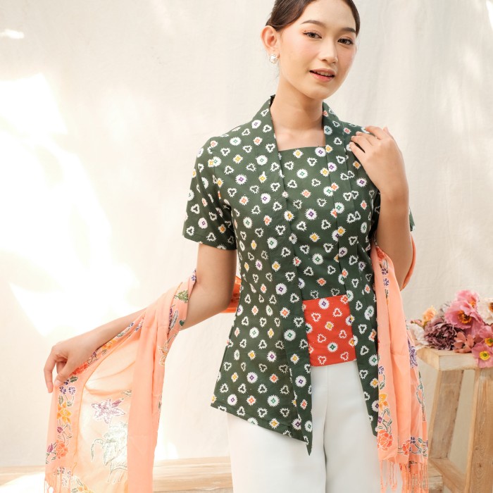 

Kebaya Batik Jumputan Lengan Pendek Meradelima Katun Hijau Tua - XXL