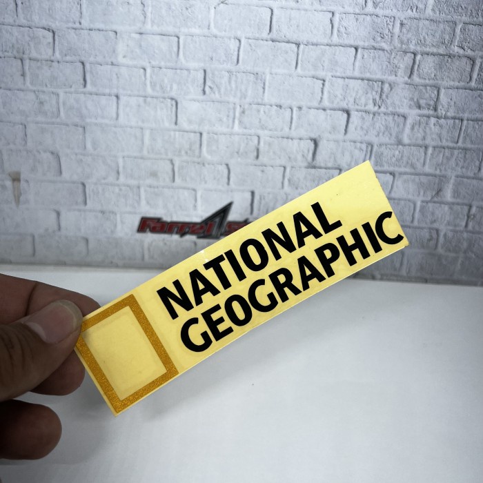 Sticker National Geographic 12 cm - Hitam