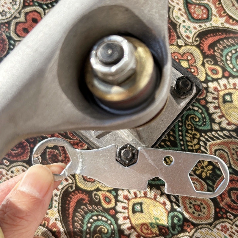 Kunci Pas Portable Skateboard Bongkar Pasang Universal Alat Longboard Papan Surfing Darat Besar Kecil Fishboard Double Rocking Nut Wrench