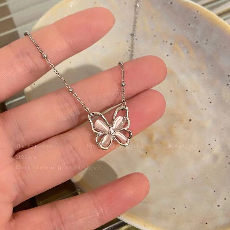 Kalung Kupu-Kupu Geometris Bahan Alloy Kristal Fashion Untuk Wanita