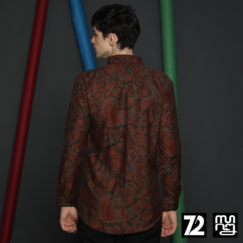 BATIK PRIA LENGAN PANJANG Kemeja Hem Slimfit Premium Motif Merak Warna Hijau Tua 723587 Cap 72 - Baju Kemeja Atasan Pakaian Setelan Batik Pria Cowok Laki Laki Remaja Keluarga Kantor Lengan Panjang Modern Slimfit Slim Fit Premium Kekinian