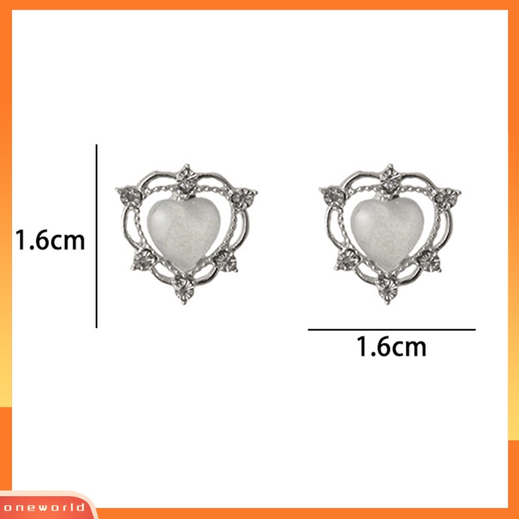 [WOD] 1pasang Ear Studs Mini Retro Hollow Gaya Sederhana Perhiasan Fashion Berlian Imitasi Mengkilap Cinta Hati Kristal Imitasi Wanita Anting Untuk Pacaran