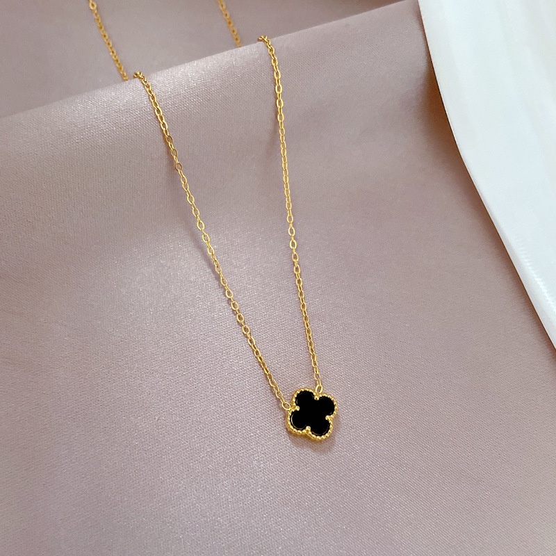 Kalung clover bolak balik hitam putih titanium anti karat harga grosir bisa cod