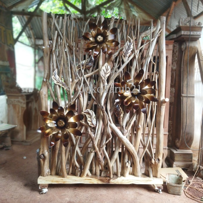 Partisi sekat ruangan ranting kayu bunga matahari terbaru murah