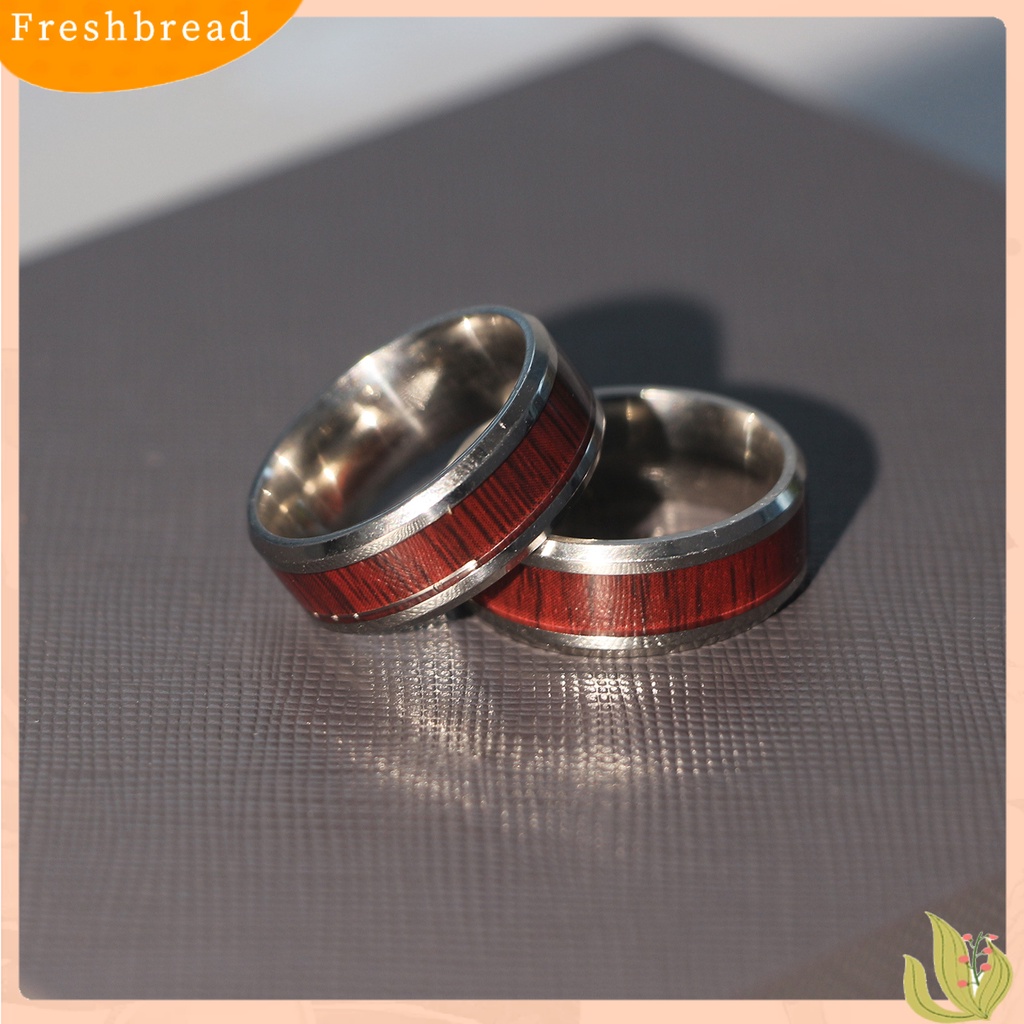 &lt; Freshbread &gt; Cincin Firm Desain Serat Kayu Merah Bahan Titanium Steel Pecinta Romantis Dekorasi Jari Untuk Hadiah Valentine