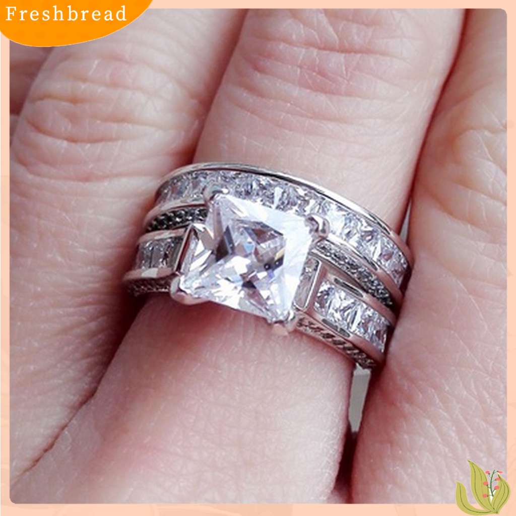 &lt; Freshbread &gt; 1/2Pcs Finger Band Romantis Tepi Miring Alloy Berlian Imitasi Bersinar Pasangan Cincin Perhiasan Aksesori