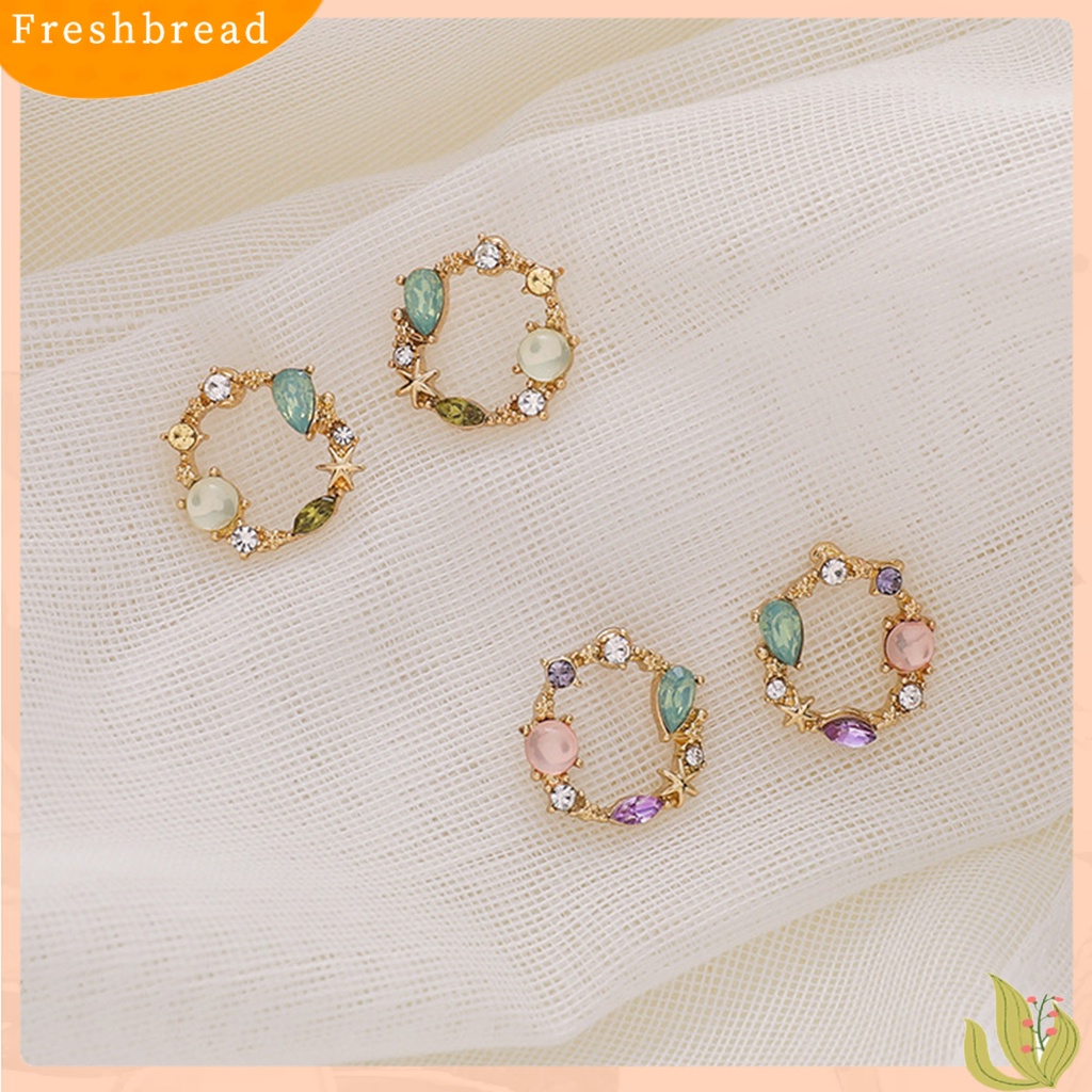 &lt; Freshbread &gt; 1pasang Alloy Studs Earrings Indah Geometris Berlian Imitasi Wreath Piercing Ear Studs Untuk Kehidupan Sehari-Hari