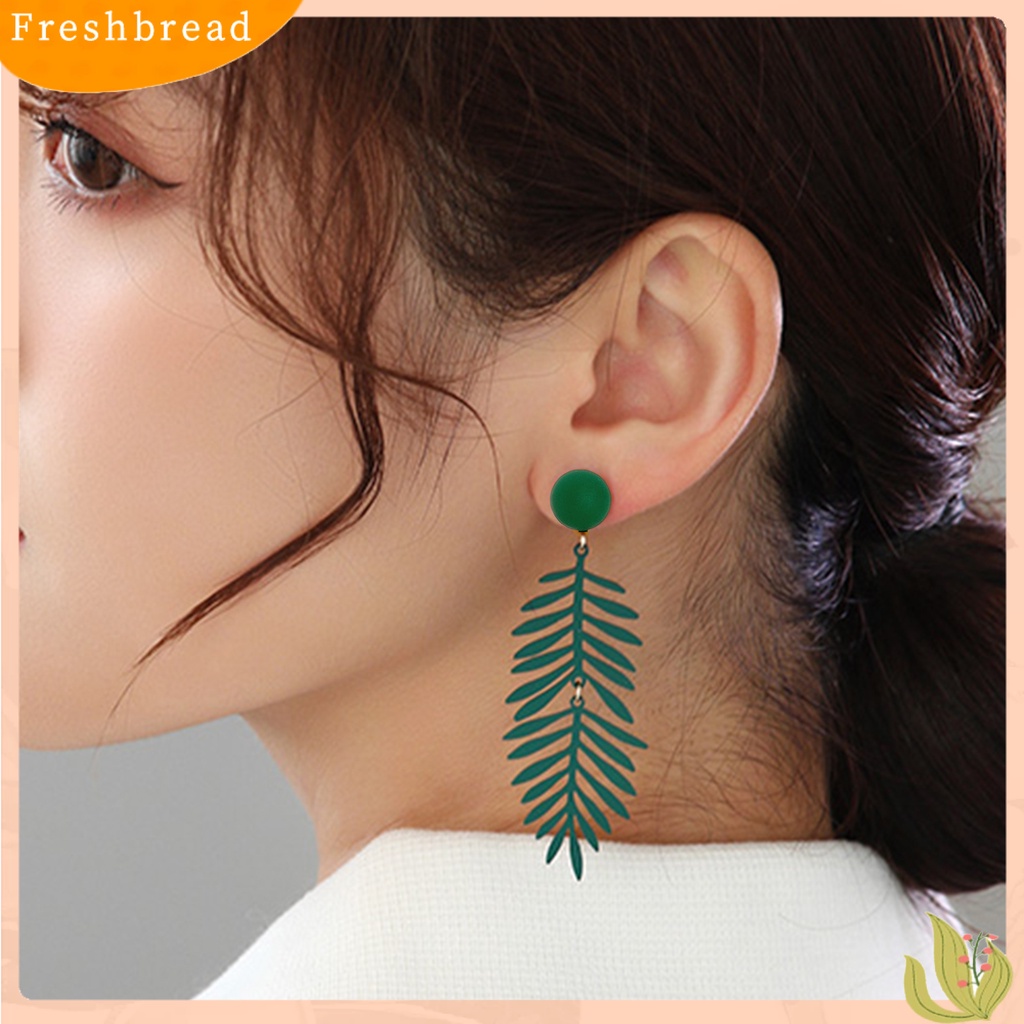 &lt; Freshbread &gt; 1pasang Anting Wanita Bentuk Daun Warna Solid Berlebihan Portable Friendly Untuk Kulit Hias Telinga Permen Warna Melubangi Hidup Perhiasan Anting Lady