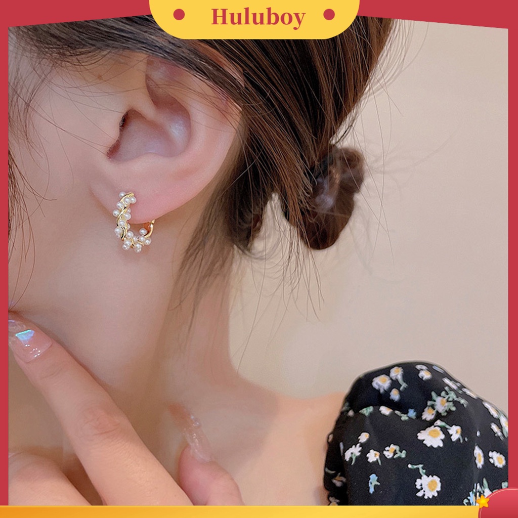 {Ready Stock} 1pasang Anting Hoop Cahaya Mewah Temperamen Mutiara Imitasi Minimalis Geometris Hias Hadiah Wanita Anting Lingkaran Perhiasan Pesta Aksesori Busana