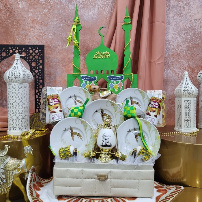 

Paket Dekorasi Lebaran Idul Fitri Hampers Parcel Hadiah Kue Kering 112