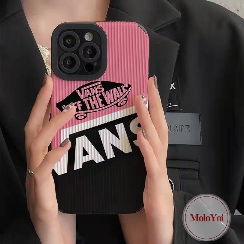 IPHONE Casing Pasangan Tekstur Kulit Mewah Kompatibel Untuk Iphone8 7 Plus XR XS X Max 7Plus 8Plus 11 13 14 12 Pro Max Retro Butterfly Trendy Merek V-A-N-S Lattic Lembut Shockproof Cover