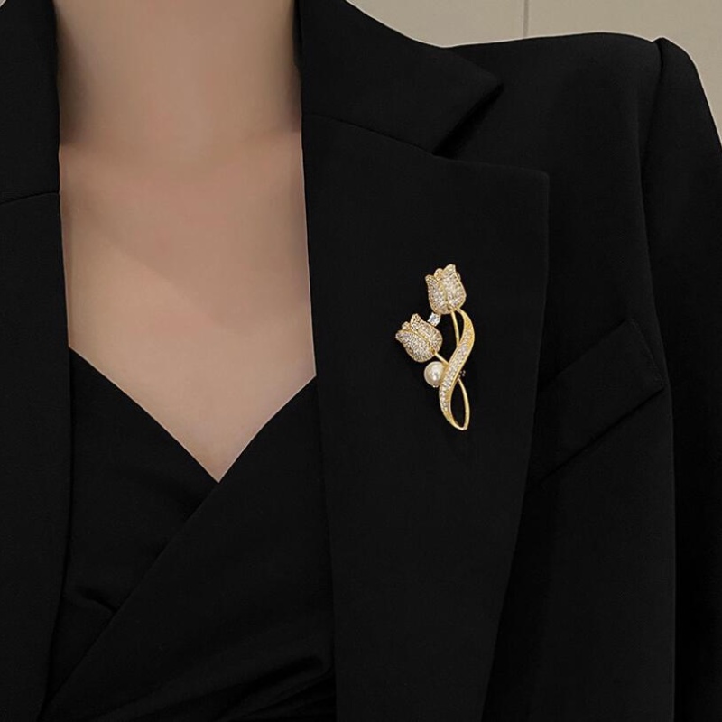 Mutiara Sederhana Penuh Berlian Tulip Bros Perempuan Gaya Baru High-End Perasaan Tetap Pakaian Bros Fashion Cardigan Pin Aksesoris