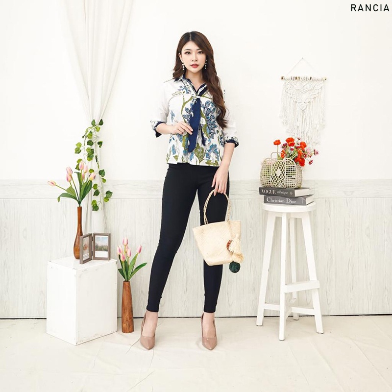 Evercloth Rencia Atasan Wanita Blouse Batik Wanita Lengan Panjang