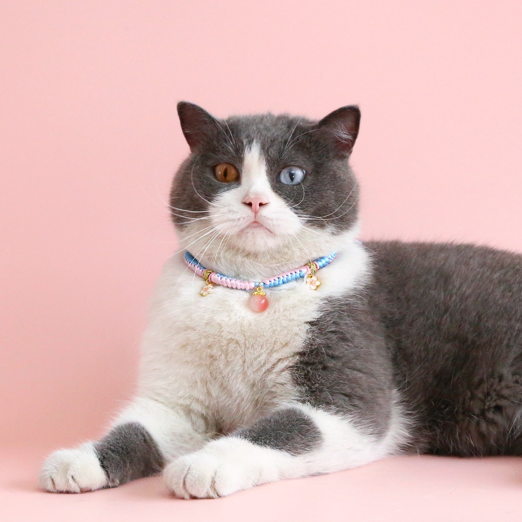 Kucing Peliharaan Kerah Rajut Gaya Cina peach blossom Keberuntungan Kerah Tali Merah Bubuk Biru Tenun Pasir Emas Liontin Liburan Kalung Untuk Kucing Dan Anjing