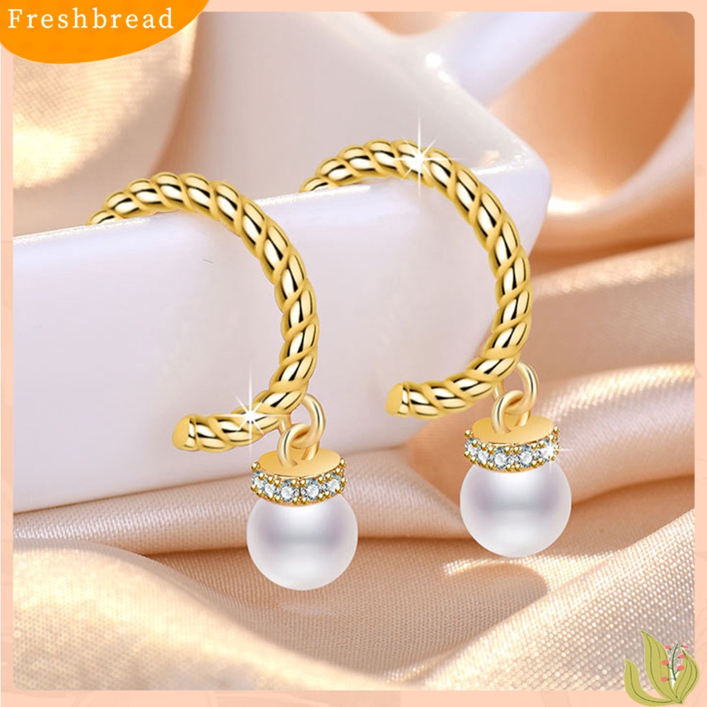 &lt; Freshbread &gt; 1pasang Anting Wanita Bersinar C-shaped Pendant Berlian Imitasi Hias Electroplating Ear Decoration Aksesori Fashion Faux Pearl Menjuntai Earrings Untuk Kehidupan Sehari-Hari