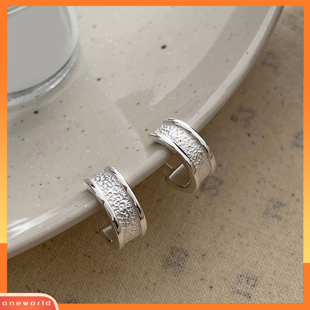 [OWR] 1pasang Anting Pejantan Geometris Berbentuk Busur Tekstur Permukaan Temperamen Tahan Luntur Dekorasi Hypoallergenic Berbentuk C Tindik Wanita Anting-Anting Perhiasan Aksesori