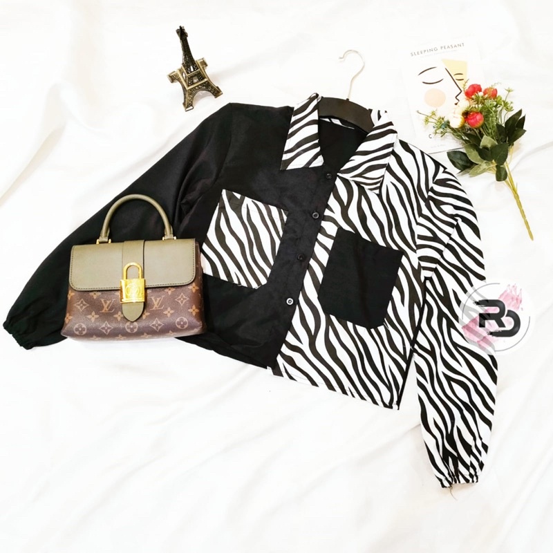 KEMEJA MIKAMOO / KEMEJA CROP / kemeja TWO TONE / KEMEJA VIRAL / MIKA CROP TOP BLOUSE WARNA SAPI ZEBR