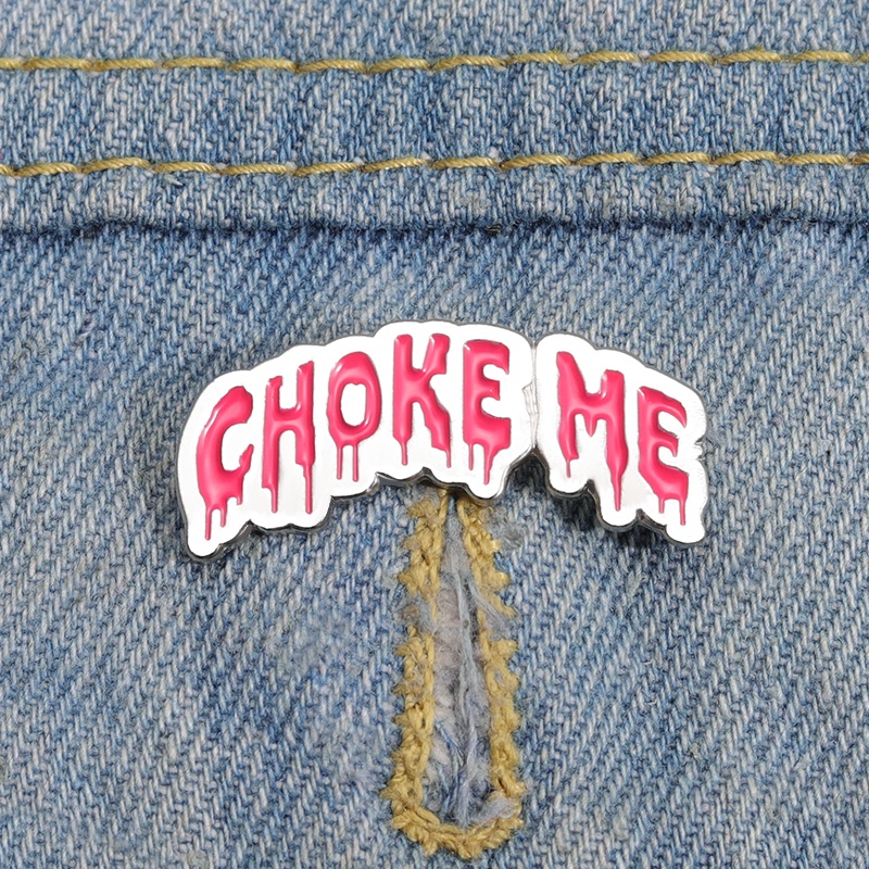 Choke Me Enamel Pin Kreatif Pink Slogans Bros Lencana Kerah Pin Ransel Badge Punk Perhiasan Hadiah Untuk Teman