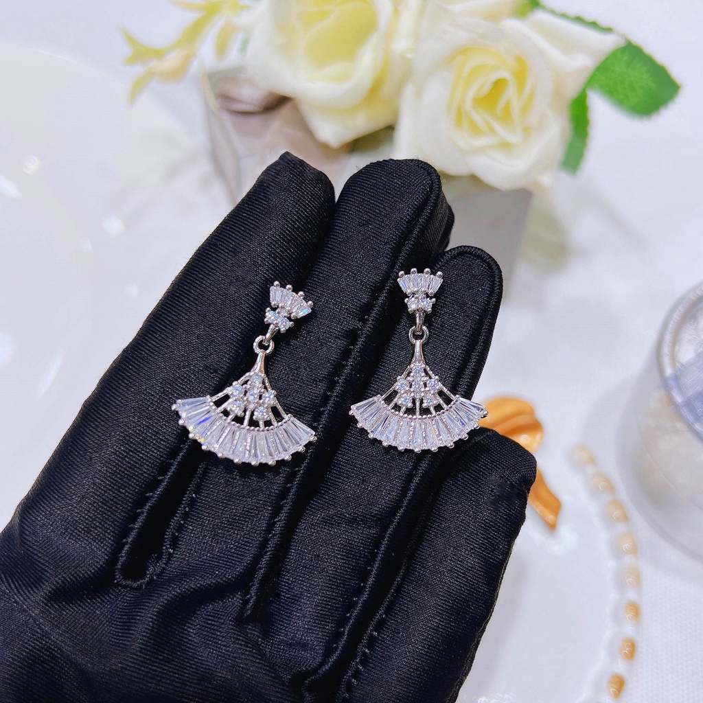 Aksesoris Perhiasan Fashion Goldkingdom Ready Stock Anting Dengan Rasa Tinggi Yang Mewah Dan Mewah.