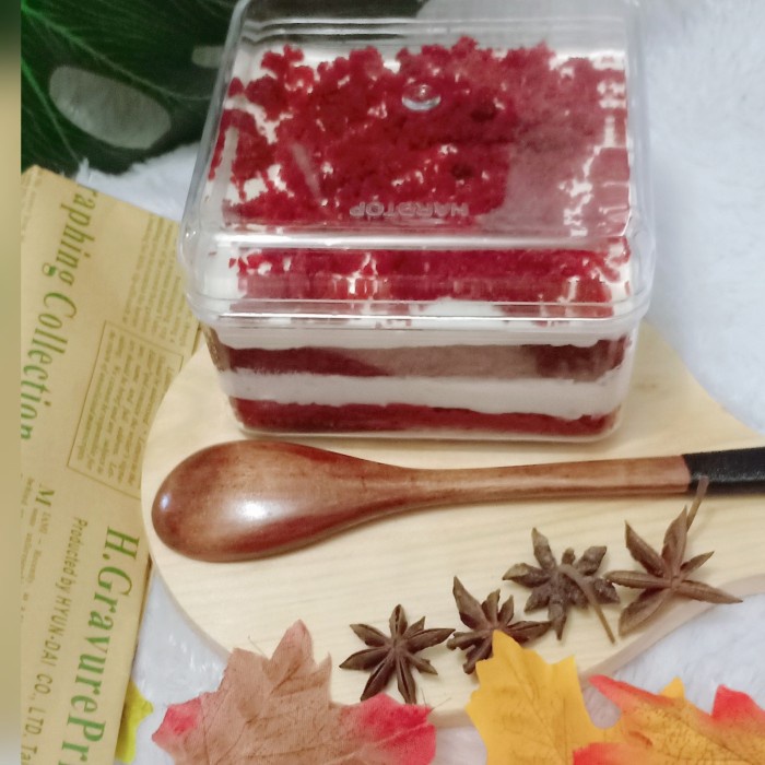 

red Velvet desert box - lotus