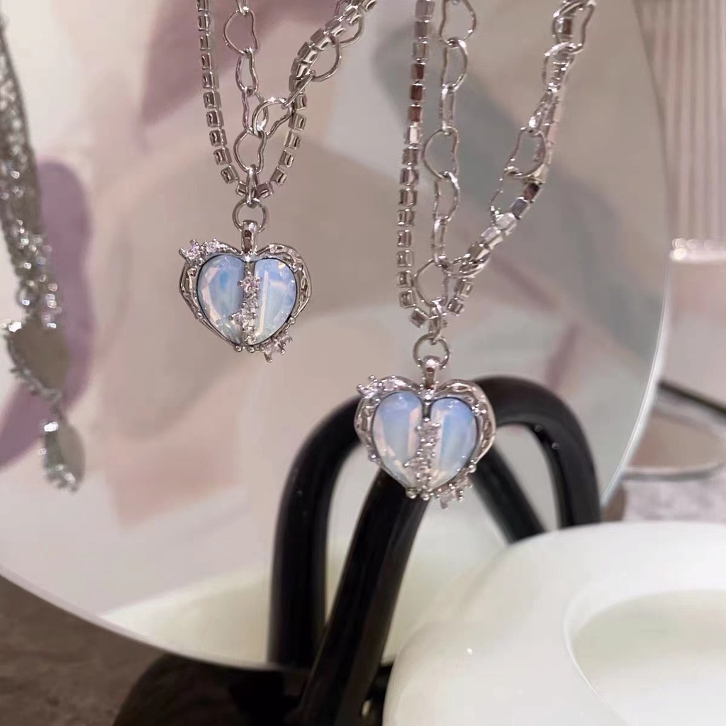 Tik Tok Biru Muda Split Cinta Liontin Kalung Niche Desain High-End Perasaan Ganda Layer Susun Rantai Berlian Gaya Manis Keren