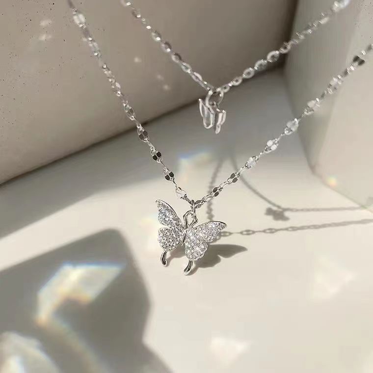 2023kalung Kupu-Kupu Ganda Gaya Baru Desain Influencer Wanita Merasa ins Rantai Klavikula Cahaya Mewah Niche Liontin Kalung