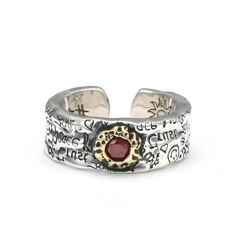 Hellish Eye of the Stylish: Cincin Artistik Pria Dengan Batu Permata Grunge