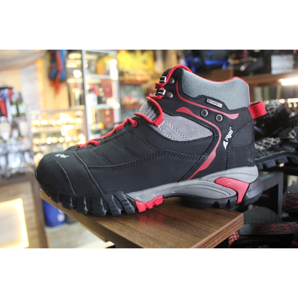 Sepatu Gunung Outdoor Hiking Pria Silverback Arei Outdoorgear Arei.Store