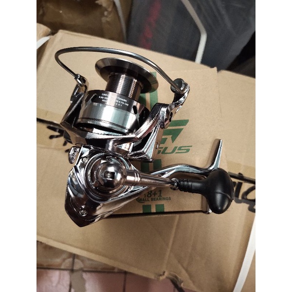 Reel Versus Metallic Pilihan  2000 3000 4000 6000 Body Metal Silver Metalic