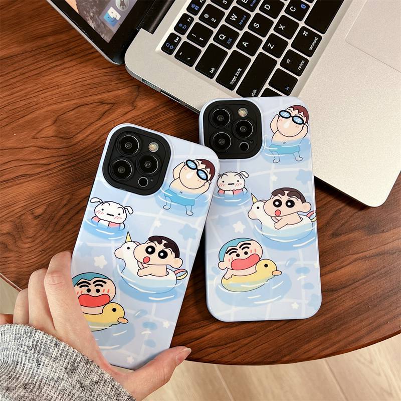 Lovely Swimming Crayon Shin-chan Hard Plastic Case HP iP iPhone 12 13 14 Pro Max 11 FTD Casing Apple