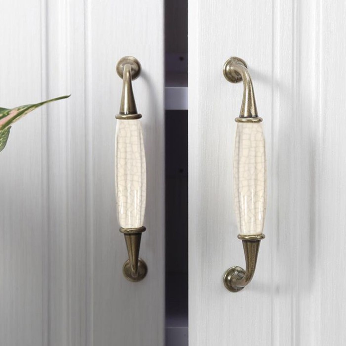 Classic Elegant Ceramic Bronze Handle Tarikan Keramik Perunggu Antik