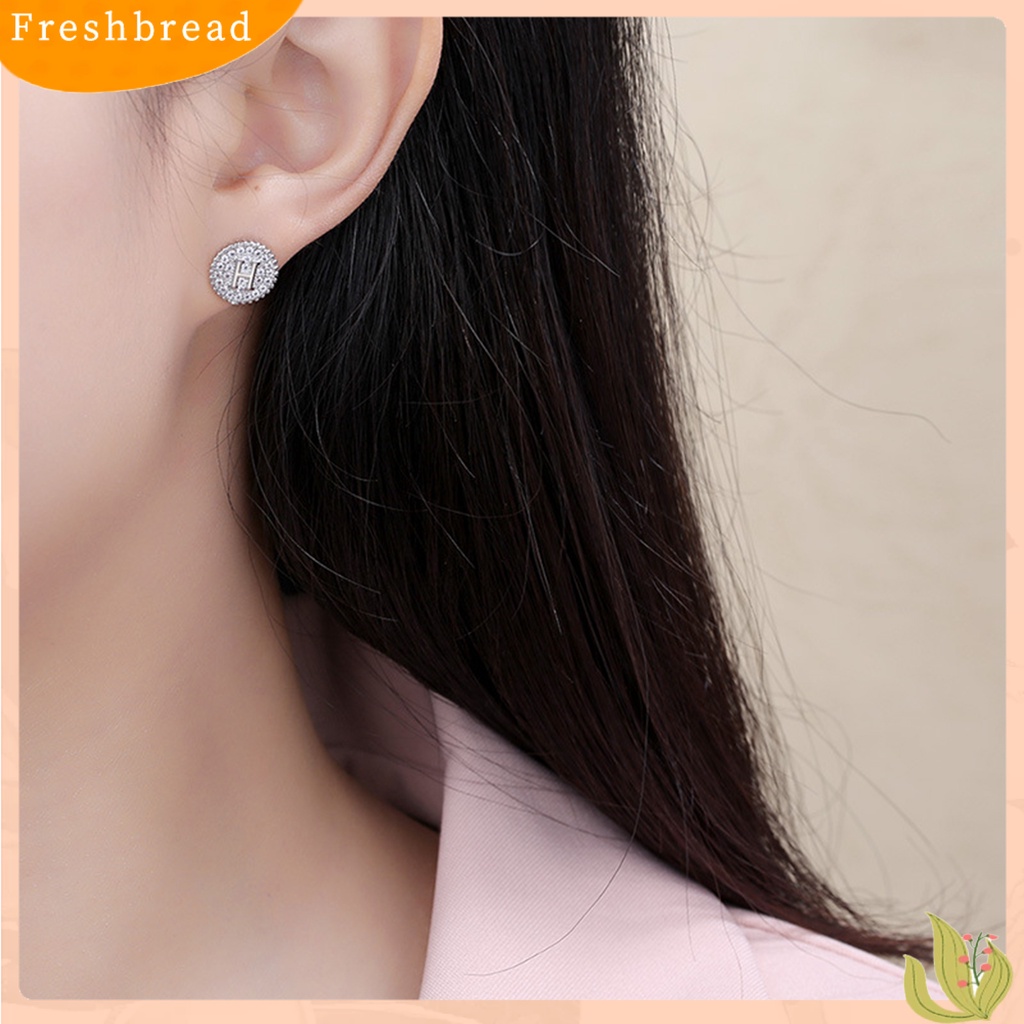 &lt; Freshbread &gt; 1pasang Ear Studs Round Cool Golden/Silver Color Mini Sparkling Rhinestone H Huruf Wanita Anting Perhiasan Fashion