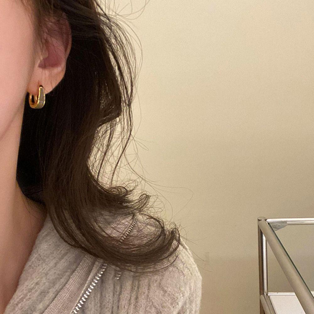 Mxbeauty Wanita Anting Hoop Minoritas Manis Pesta Fashion Desain Tembaga Temperamen Enamel Telinga Gesper
