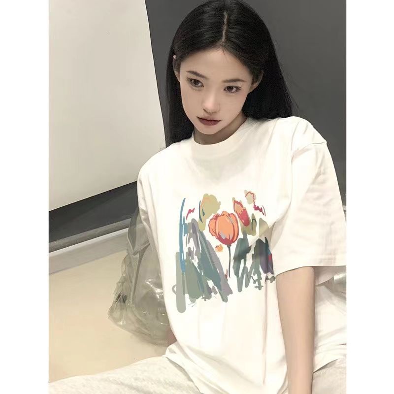 Red Retro Chic Hitam Leher Bulat Lengan Pendek T-shirt Wanita 2023 Musim Panas Baru Hong Kong Rasa Longgar Bahu T-shirt Kaos Putih