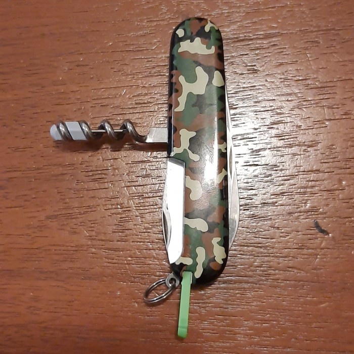 PISAU LIPAT VICTORINOX SPARTAN CAMOUFLAGE KNIFE GREEN TOOTHPICK PLUS SCREWDRIVER