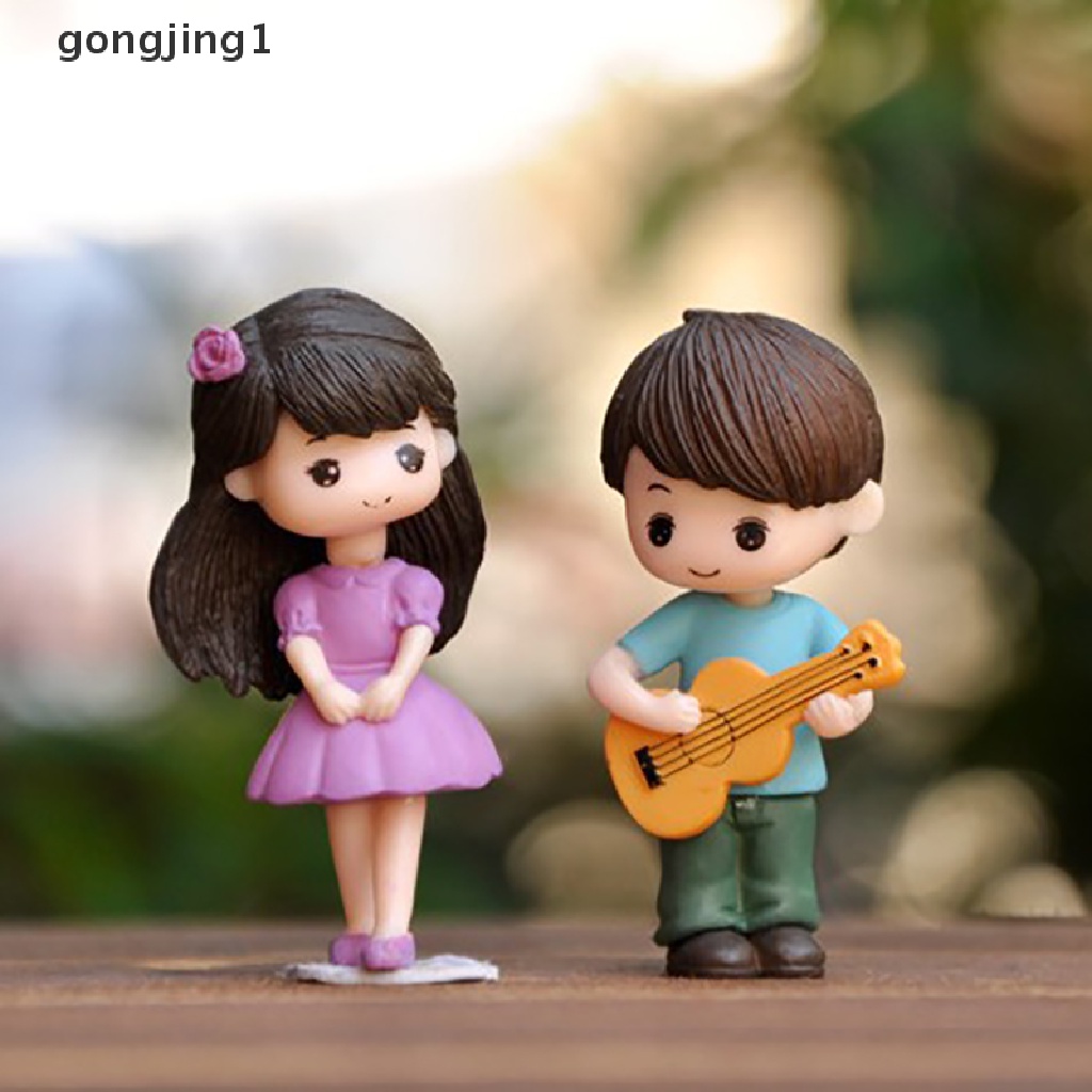 Ggg 2pcs Ornamen Miniatur Kreatif Cowok Cewek Gitar Sweety Lovers Patung Pasangan ID