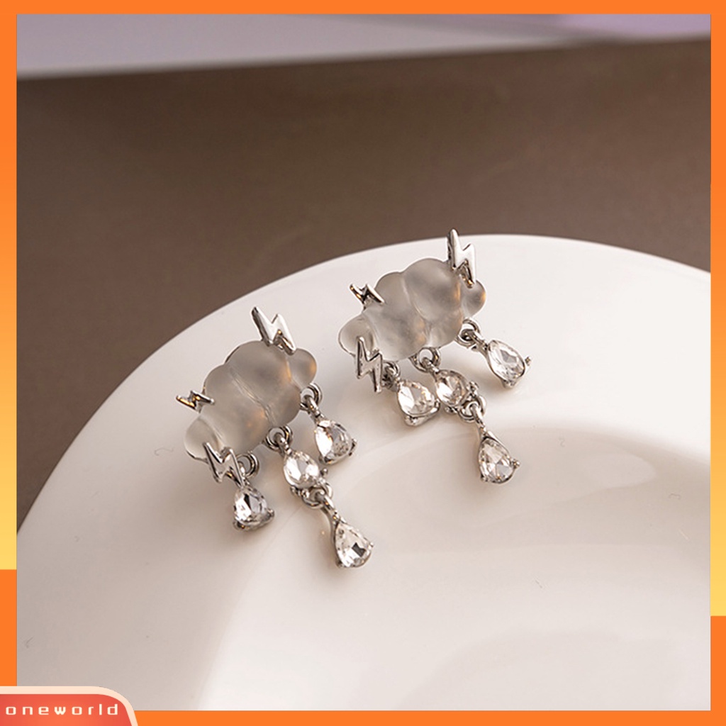 [EONE] 1pasang Anting Pejantan Desain Awan Hujan Elegan Temperamen Hadiah Menyenangkan Kristal Imitasi Raindrop Pendant Menjuntai Anting Perhiasan Fashion