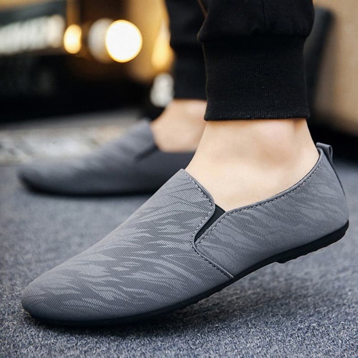 (COD) Leedoo Sepatu Pria Slip On Casual Import Sepatu Santai MR214 - Hitam, 39