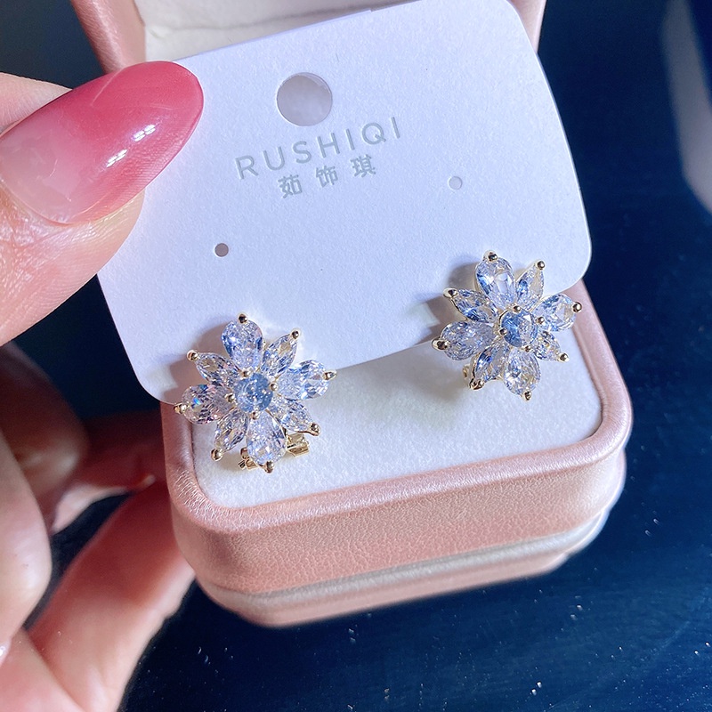 Anting Bunga Kristal Korea Cocok Untuk Anting Tusuk Temperamen Untuk Wanita Berbagai Acara