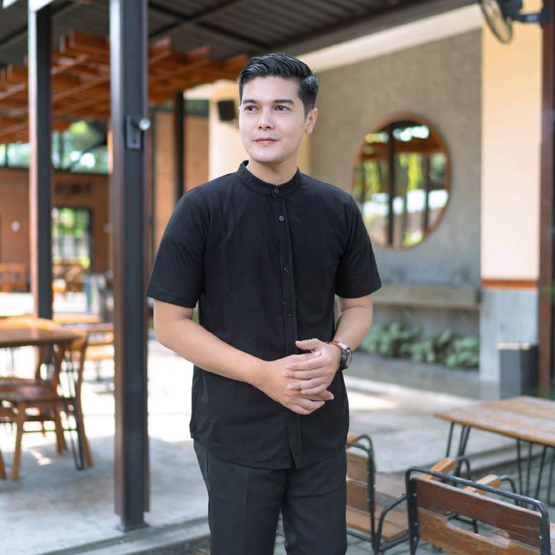 Kemeja Pria Lengan Pendek Kerah Sanghai Casual Polos Slimfit Size M - XXL