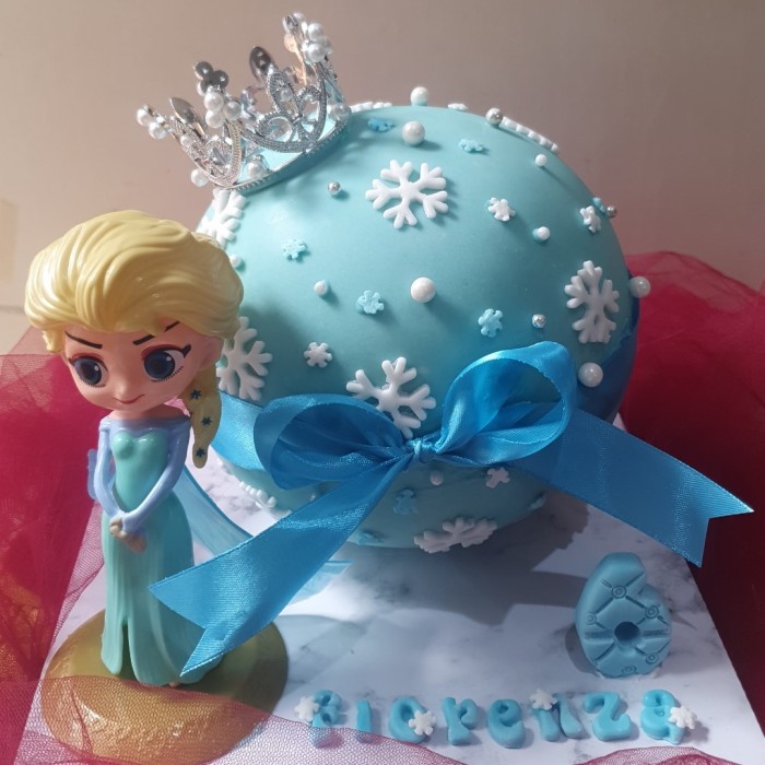 

Pinata Cake Custom Karakter Frozen Elsa