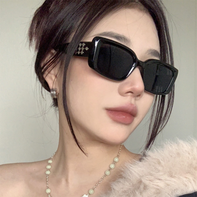 (YUZHU) Stud Square Kacamata Hitam Korea Fashion Babes Y2K Premium Sense Sunglasses