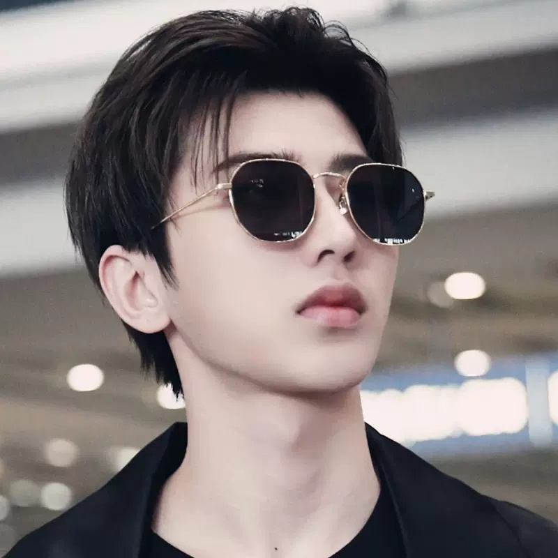 Roselife Unisex Klasik Gold Metal Square Frame Kacamata Hitam Untuk Wanita Pria Gaya Vintage Kacamata Anti Radiasi Keren Trendy Shades Outdoor Fashion Eyewear OOTD Ornaments