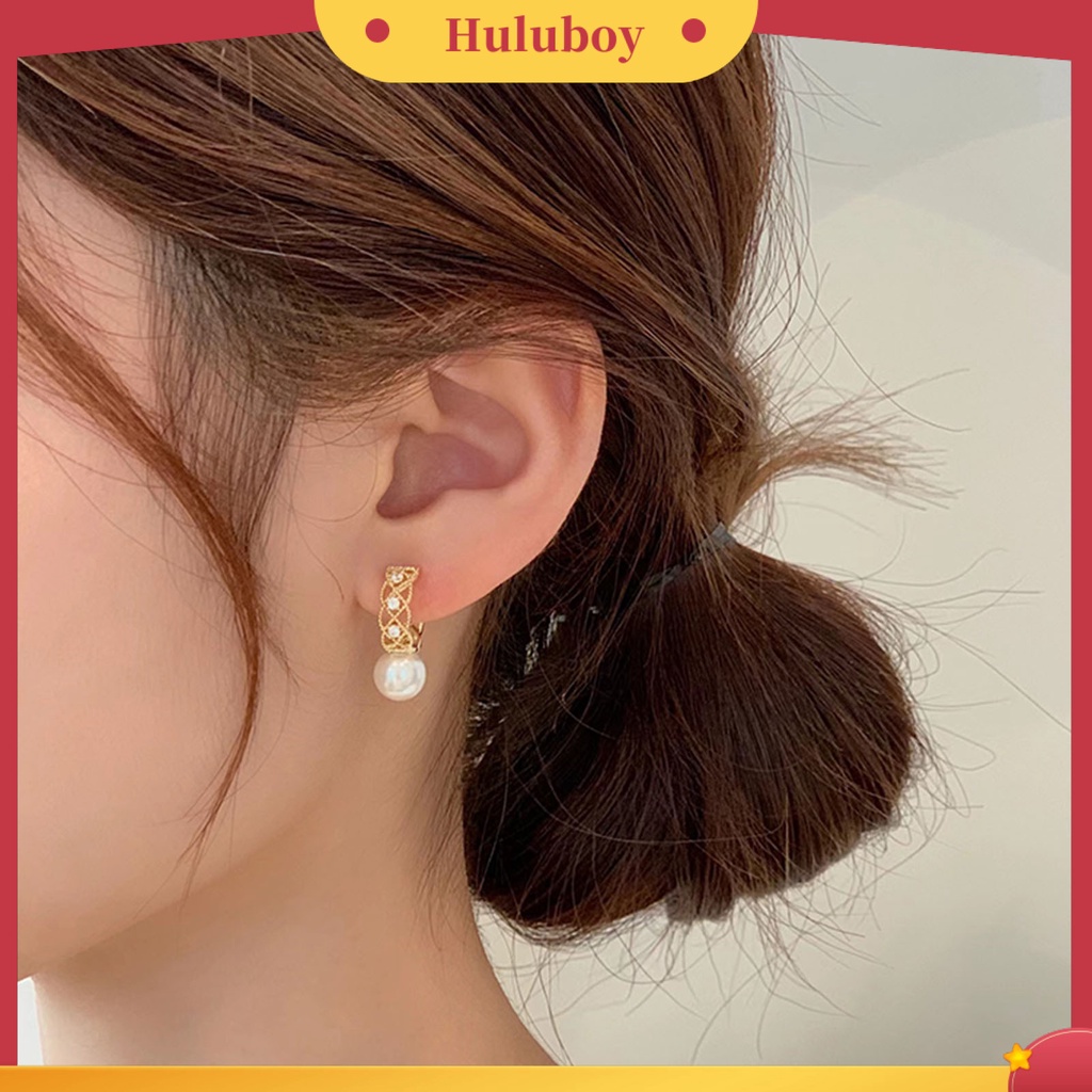 {Ready Stock} 1pasang Anting Hoop Bersinar Mutiara Imitasi Temperamen Elegan Geometris Hias Hadiah Wanita Berongga Keluar Anting Lingkaran Perhiasan Fashion Untuk Perjamuan
