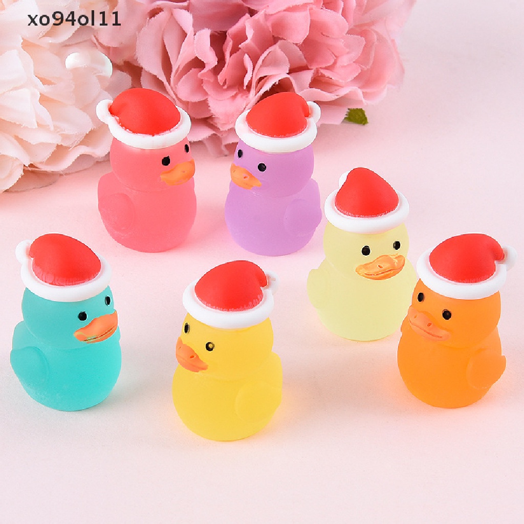 Xo 1/5Pcs Mini Bercahaya Kartun Merah Topi Bebek Boneka DIY Rumah Taman Mainan Rumah Boneka Ornamen Aksesoris OL