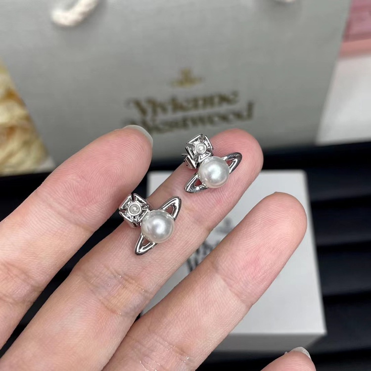 Anting Mutiara Fashion Anting Bentuk Saturnus All-Match Anting Wanita All-Match Sederhana