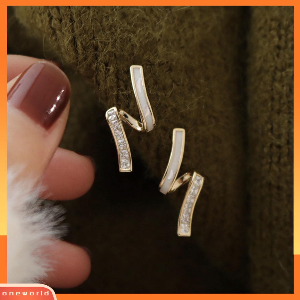 [EONE] 1pasang Anting Stud Vintage Berlian Imitasi Bentuk Geometris Warna Tinggi Pengikat Tahan Aus Dekorasi Gaya Perancis Elegan Bentuk Z Wanita Earrings Aksesoris Pakaian